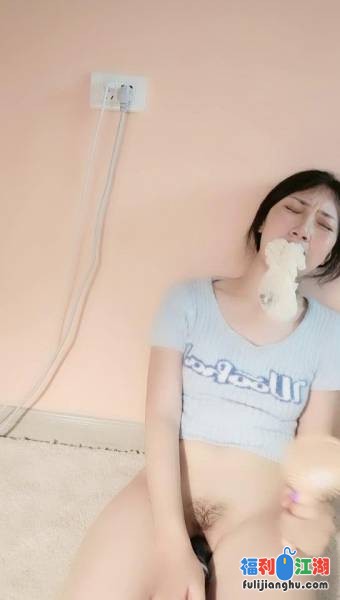 极品御姐【一口芝士】骚逼奇痒，直播大秀[1V 959MB][百度盘]