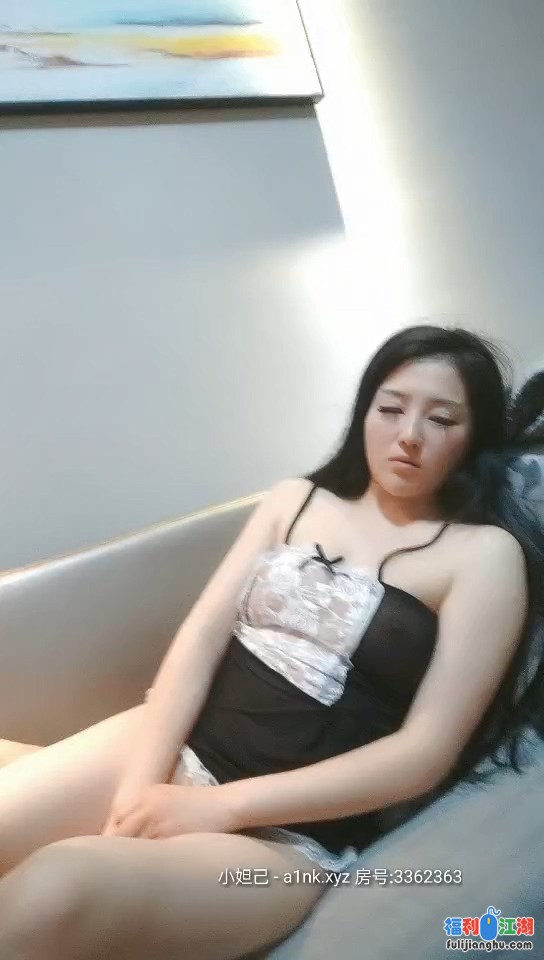 风情万种的极品少妇，美乳嫩穴，喜欢被舔，细腰盈盈一握后入观感太美[1V225M度盘]