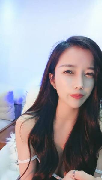 颜值主播【一库一库】10月16日道具大秀【1v/1.14G百度云】