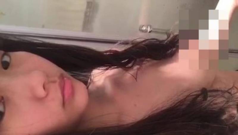 童颜巨乳 2个漂亮小姐姐 露奶诱惑 特写BB 全裸洗澡【4V/3.28G】【百度云】