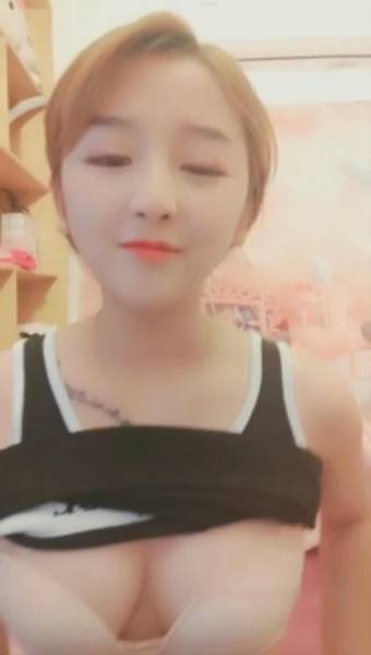 颜值不错妹子椅子上跳蛋震动自慰近距离特写震动肥逼高潮喷水非常诱人1V6P 625MB【百度网盘】