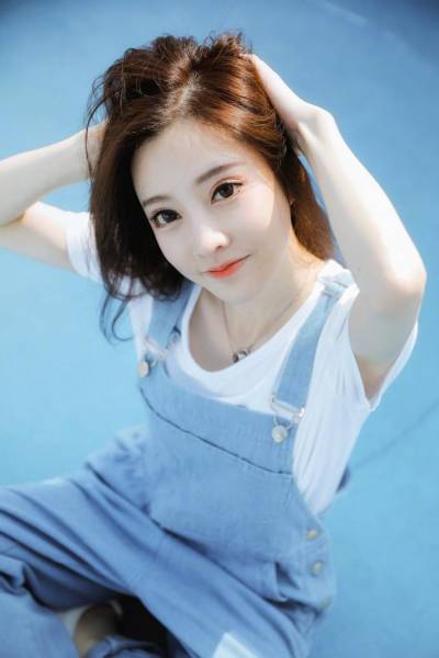 【极品新人5点点】大胸嫩乳颜值超美大眼新晋女神【1.81g 】