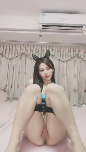 【自行打包】邻家妹妹【雪雪儿】好干净的小穴！坚挺奶子 清爽粉B一线天【1V 5.54G】【百度云】