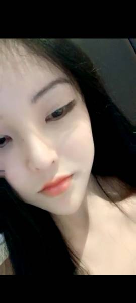 [搬运]极品美女两个车灯漂亮3v＋3.38g[百度云]