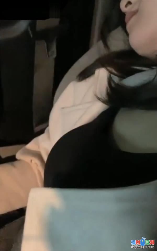 同学聚会看到垂涎已久的 美女班花[1V/1.75g/百度盘]