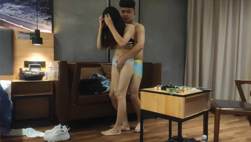 加钱哥网约极品大长腿外围妹，坐在身上[1V/1.74G/百度盘]